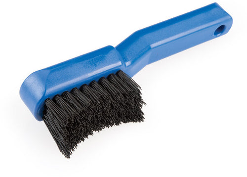 Bicycle-drivetrain-cleaning-brush