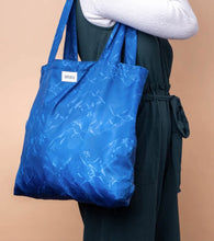 Bloom-packable-tote-bag-blue Light blue acctent